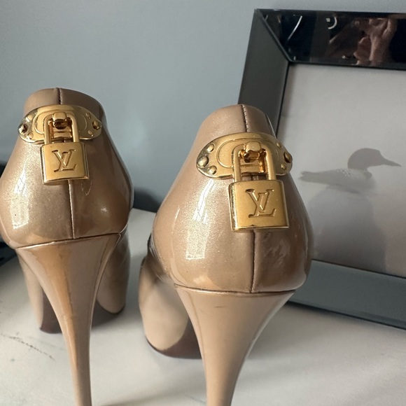 Beautiful barely worn LV heels - Picture 2 of 12